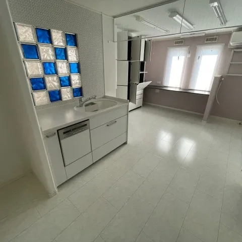 居相1丁目に位置する高級住宅のご紹介です。