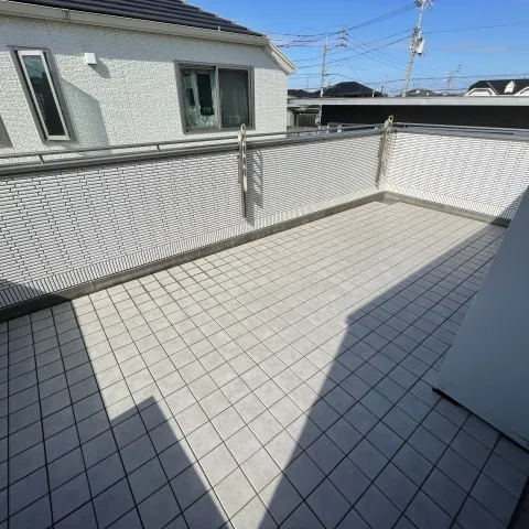 居相1丁目に位置する高級住宅のご紹介です。