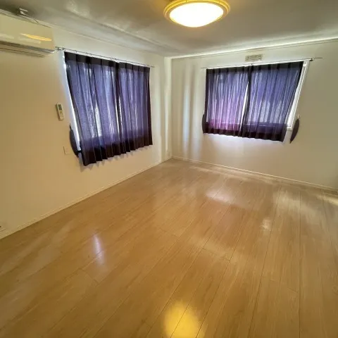 居相1丁目に位置する高級住宅のご紹介です。