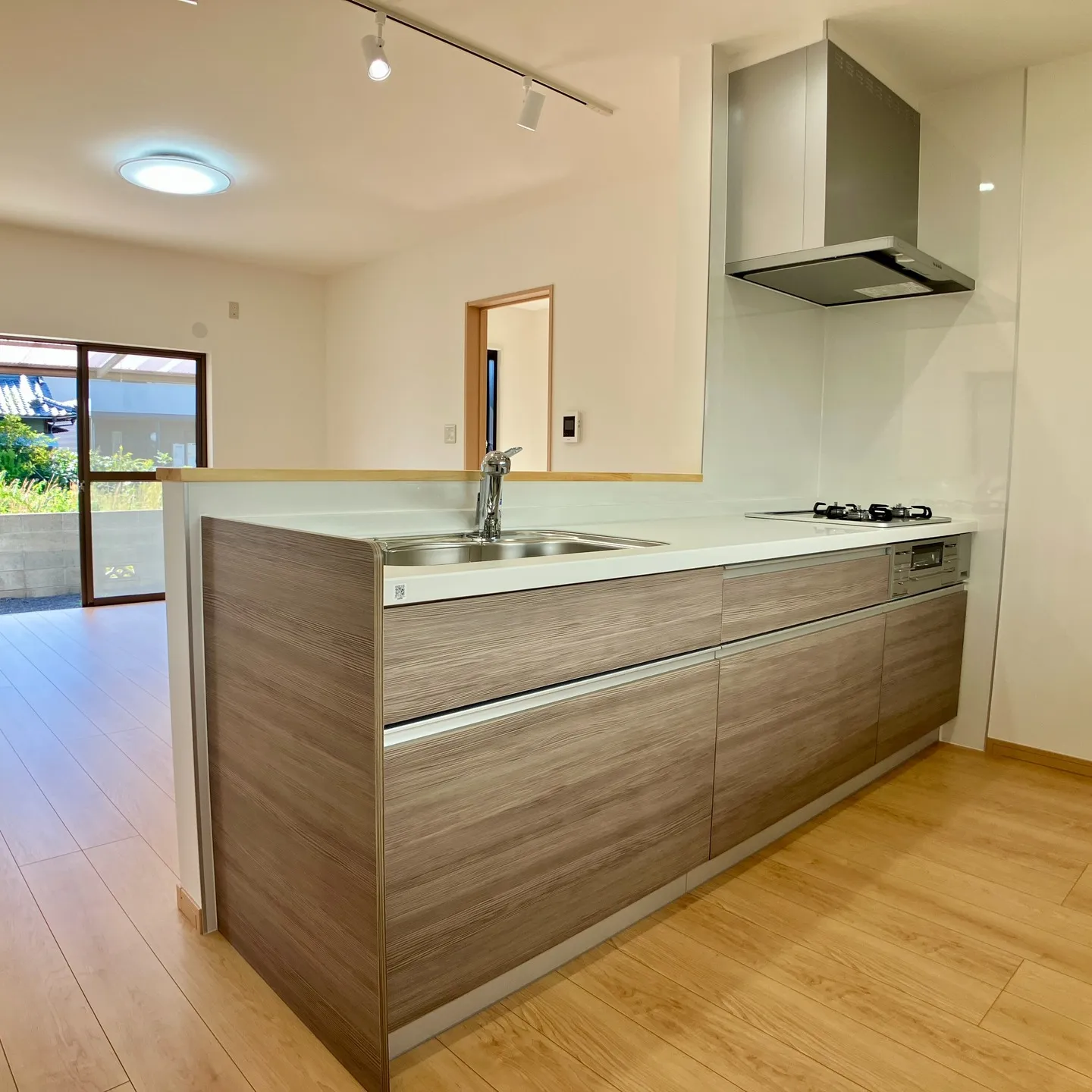 愛媛県松山市西垣生町にこのフルリフォーム住宅は、まさに海好き...